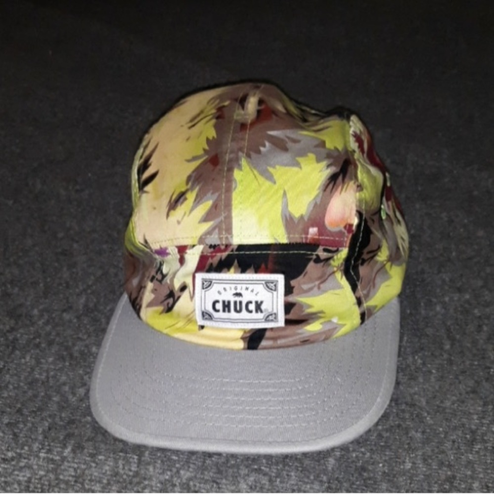 Chuck hats colorful with leather strap